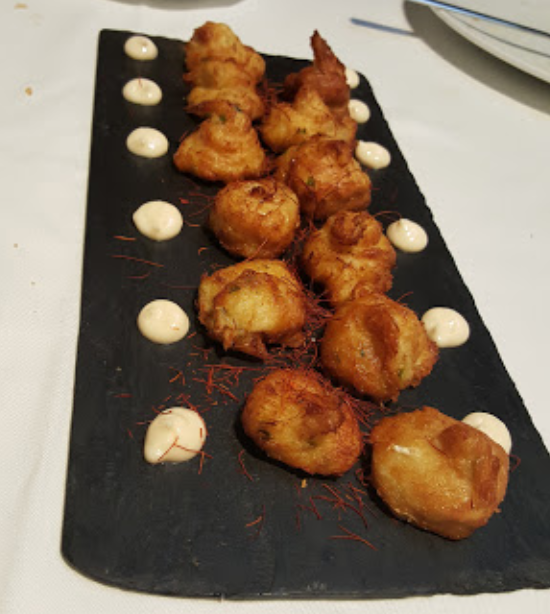 Buñuelos de bacalao y queso Idiazábal - La Fábrica Restaurante
