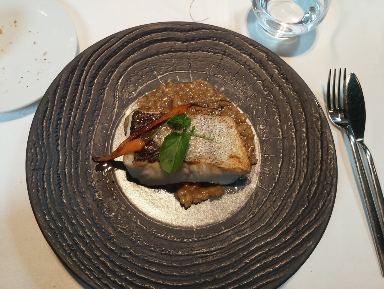 Merluza de pincho con falso risotto de hongos - La Fábrica Restaurante