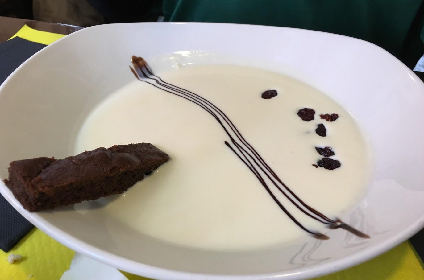 Sopa de chocolate blanco con yogur - Cerveceria Morito