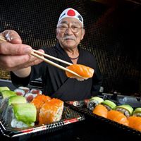 Tataki de atún con sésamo y chishimi